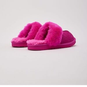 Girls pink Ugg slippers size 1